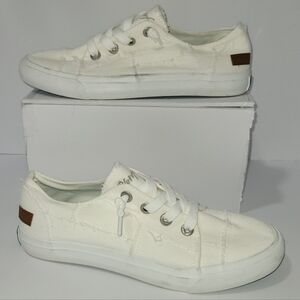Blowfish Size 9 White Sneakers